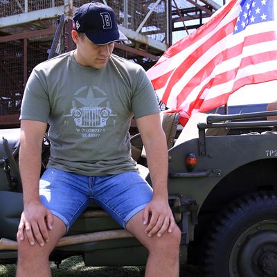 Koszulka z maską JEEP WILLYS i pokrewną gwiazdą