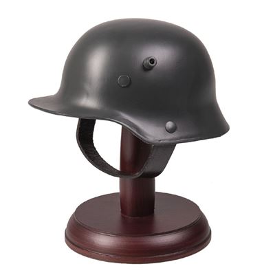 Hełm niemieckiej miniatury M16 z podstawką