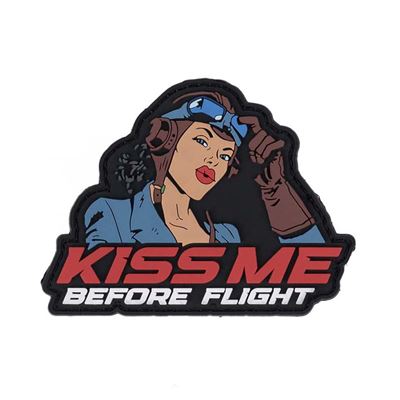 Plastikowa naszywka 3D KISS ME BEFORE FLIGHT na rzep