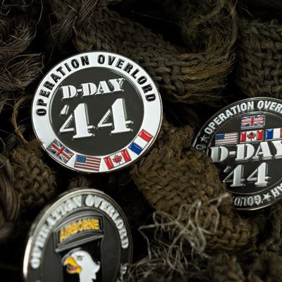 Odznaka D-DAY 44 z flagami aliantów FOSTEX 445510-14002 3