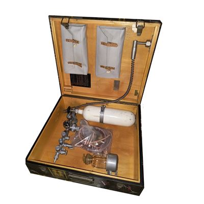 Tlenowy inhalator KIP w skrzynce V-7
