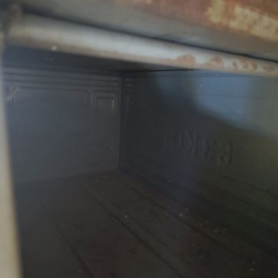 Metalowa skrzynia do przechowywania ścięta 63 kg / 400 × 600 × 300 mm używana