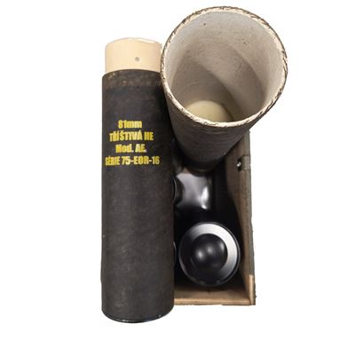 Drewniana skrzynia na miny moździerzowe odłamkowe 81 mm, w tym 6 sztuk kaset, używana.