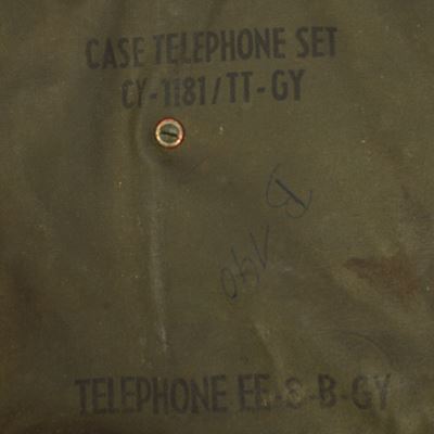 Telefon polowy US „EE8” w płóciennym etui orig.