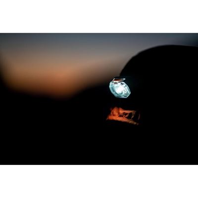 Latarka czołowa SWIFT LT CZARNA PETZL E102AB00 10
