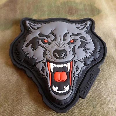 Naszywka Roaring Wolf plastikowy rzep KOLOR