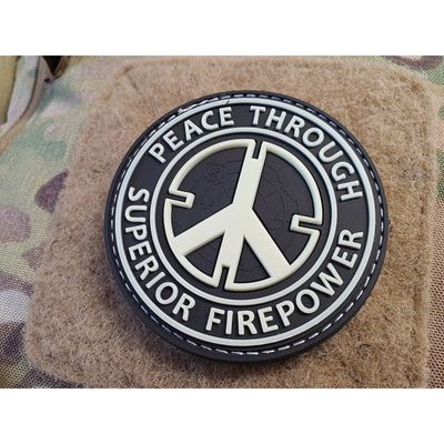 Naszywka PEACE THROUGH SUPERIOR FIREPOWER plastikowy rzep GLOW IN THE DARK