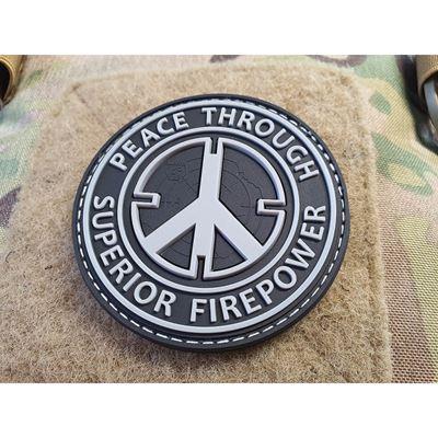 Naszywka PEACE THROUGH SUPERIOR FIREPOWER plastikowy rzep SWAT