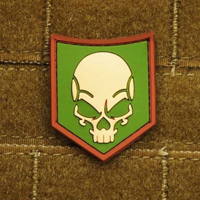 Plastikowa naszywka SOF SKULL MULTICAM