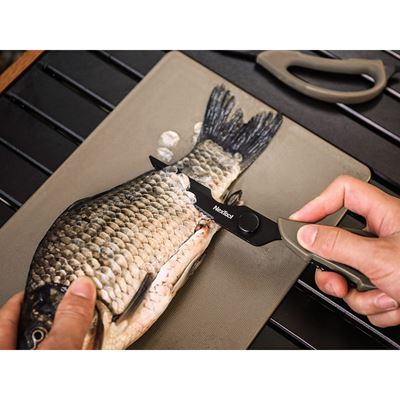 Zestaw do grillowania w plastikowej walizce