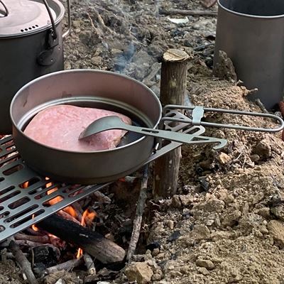 Ruszt do grillowania z pokrywą TITAN