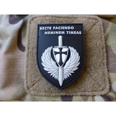 Naszywka RECTE FACIENDO plastikowa z rzepem SWAT