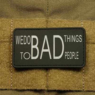Patch WE DO BAD THINGS plastikowy czarny